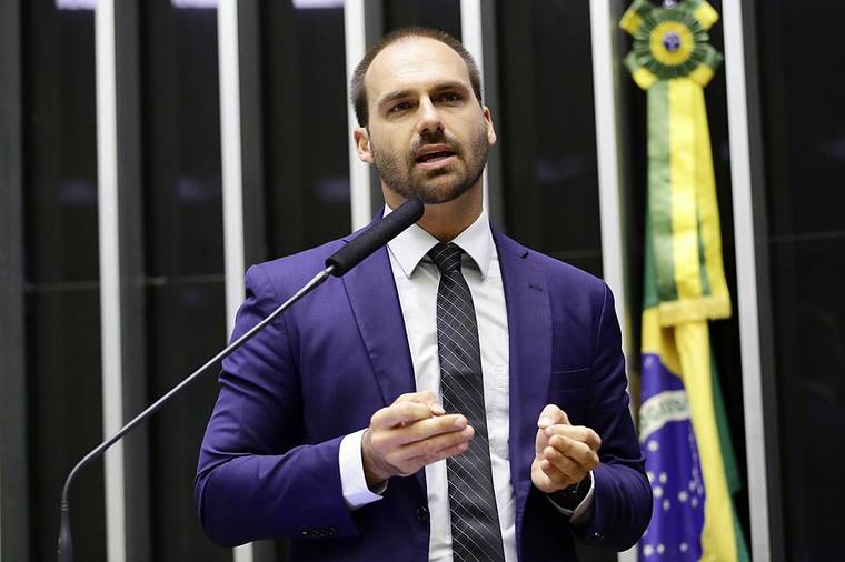 Eduardo Bolsonaro discursando na Câmara